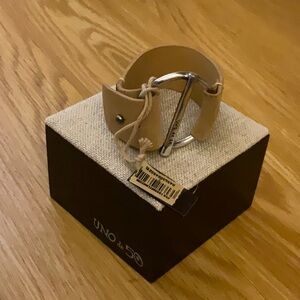 UNO de 50 Tan Suede Belt with Silver Buckle Bracelet “Watt’s Up”